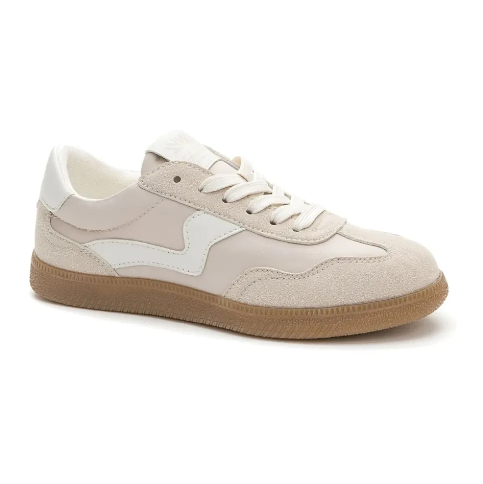 Casual Closed Sneakers