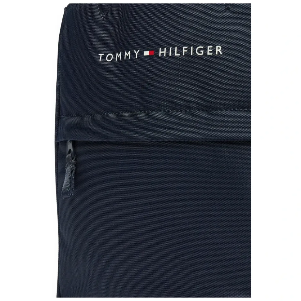 Essential Logo Shoulder Bag