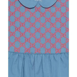 Kjole med brodert krage