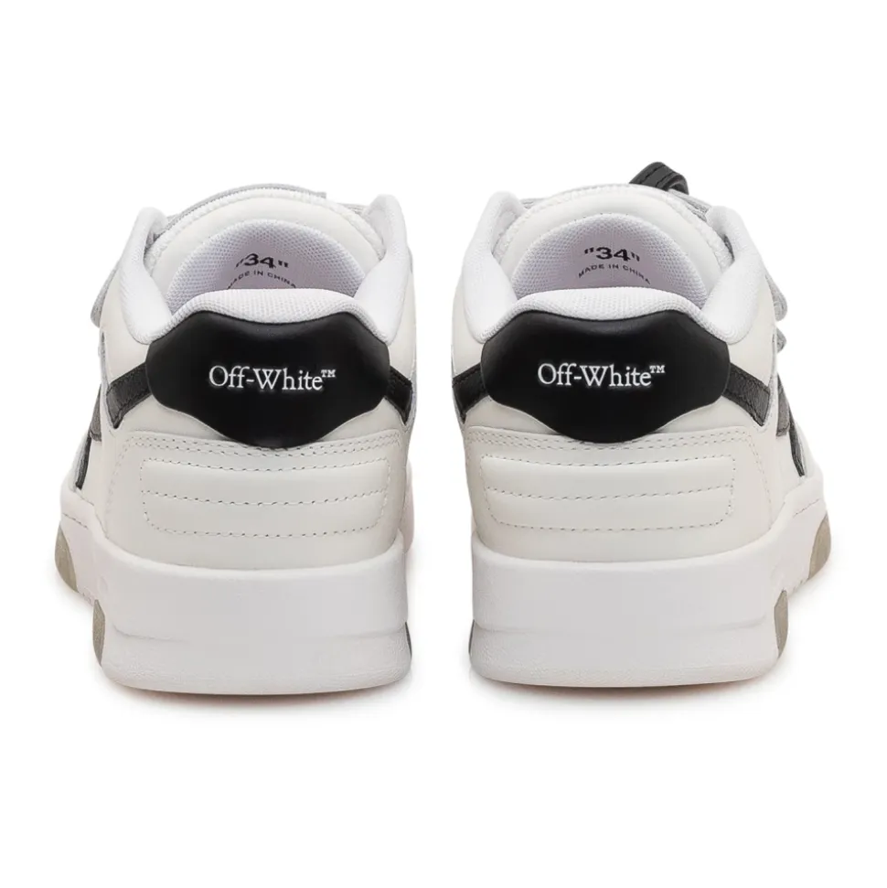 Low-top Sneaker