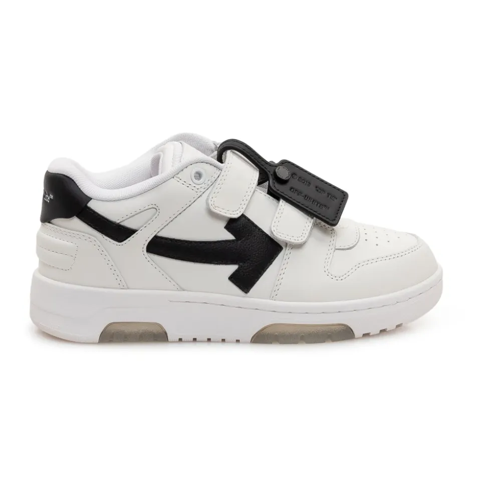 Low-top Sneaker