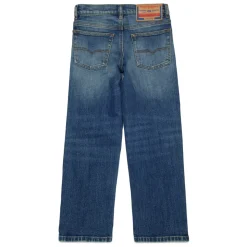 Niebieskie jeansy straight z przetarciami