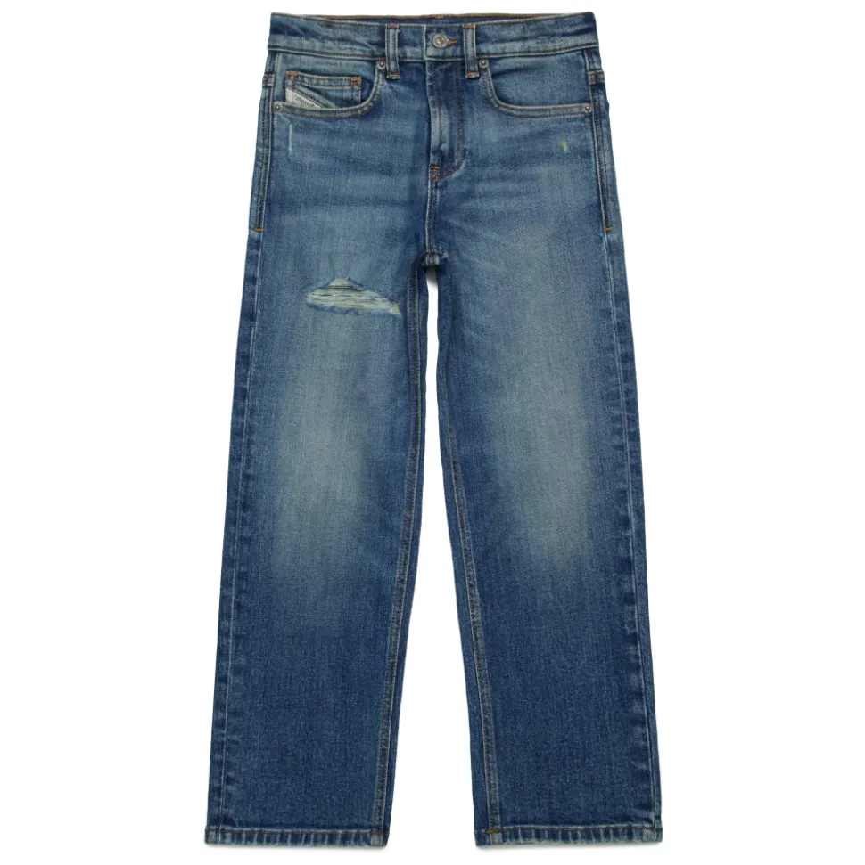 Niebieskie jeansy straight z przetarciami