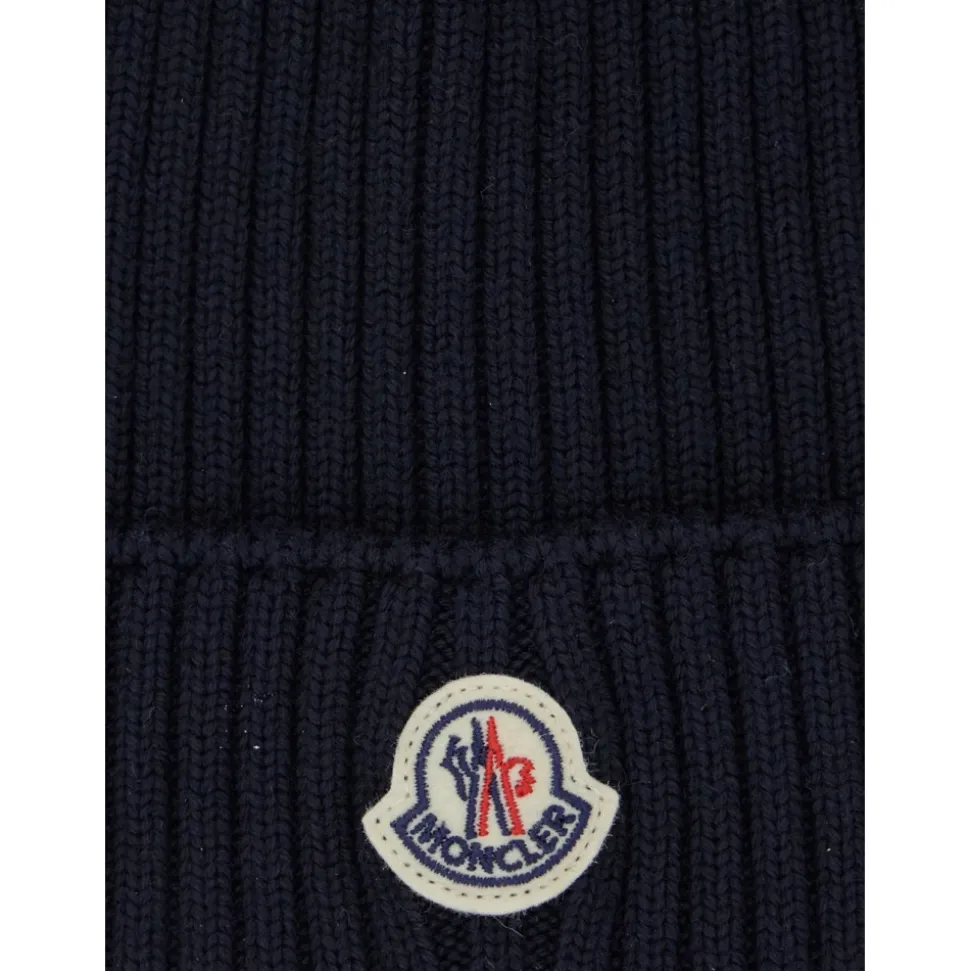 Ribbestrikket ullbeanie