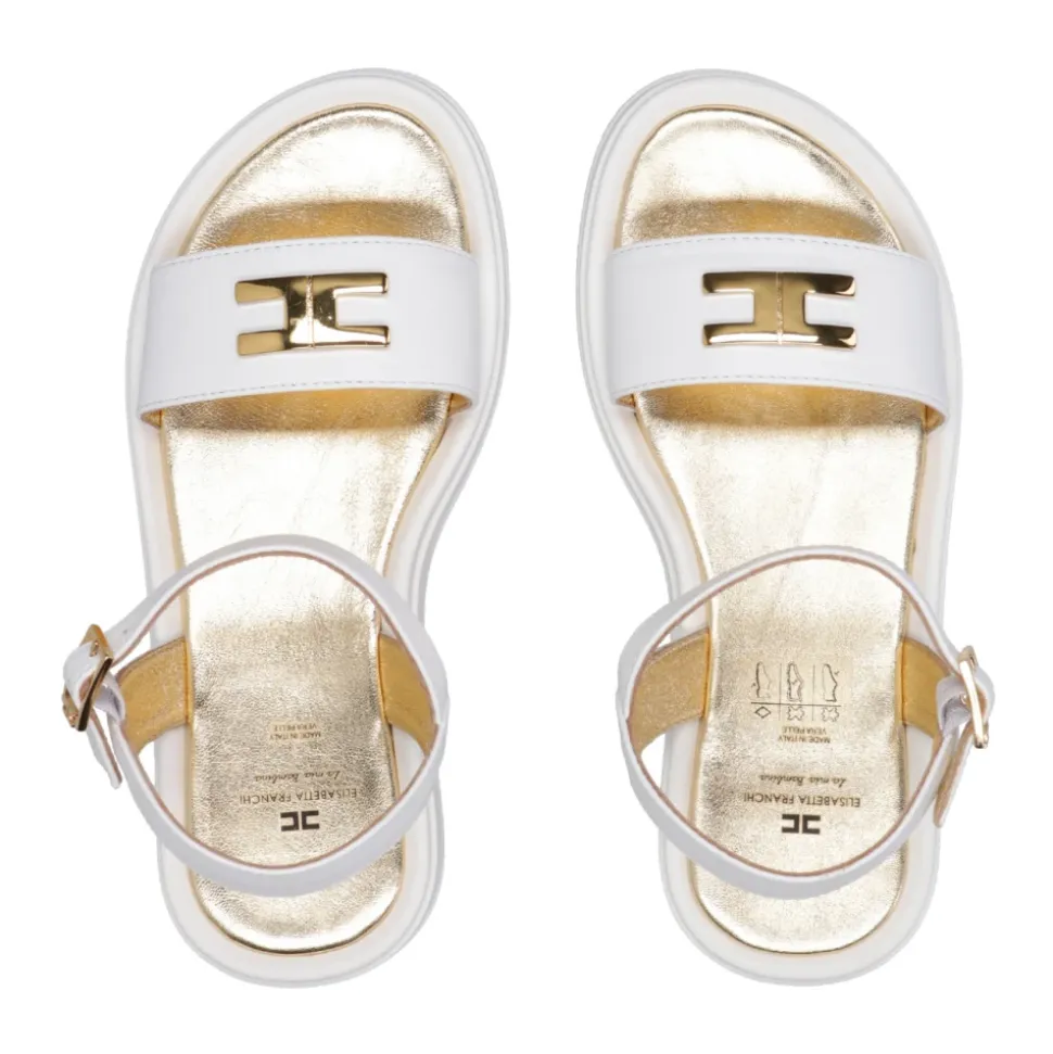 Sandaler i skinn