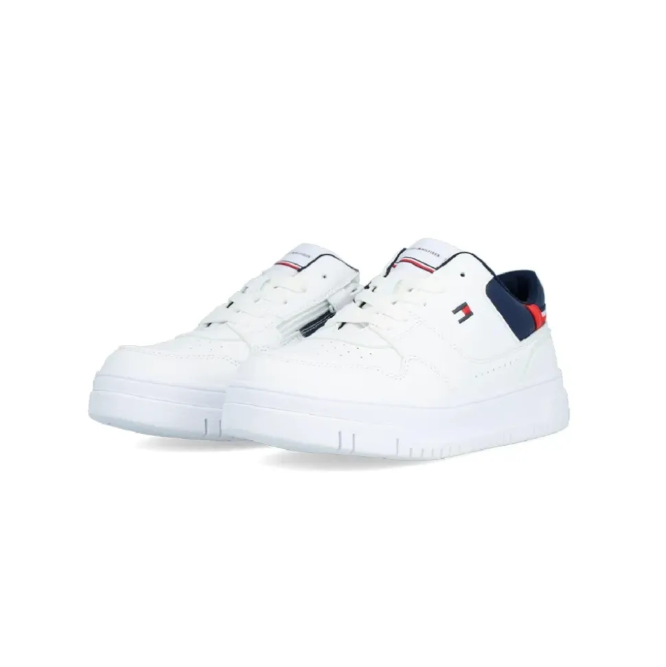 Sepatu Sneakers Bertali Pendek