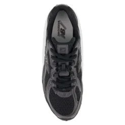 740 Sneakers