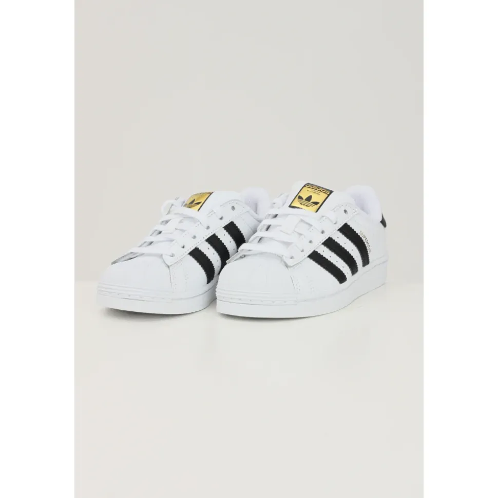 Sporty Hvite Superstar Sneakers