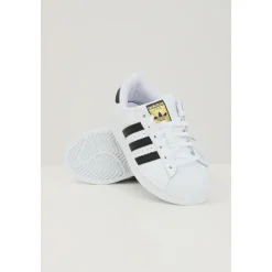 Sporty Hvite Superstar Sneakers