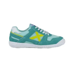 Sporty Sneakers for Barn