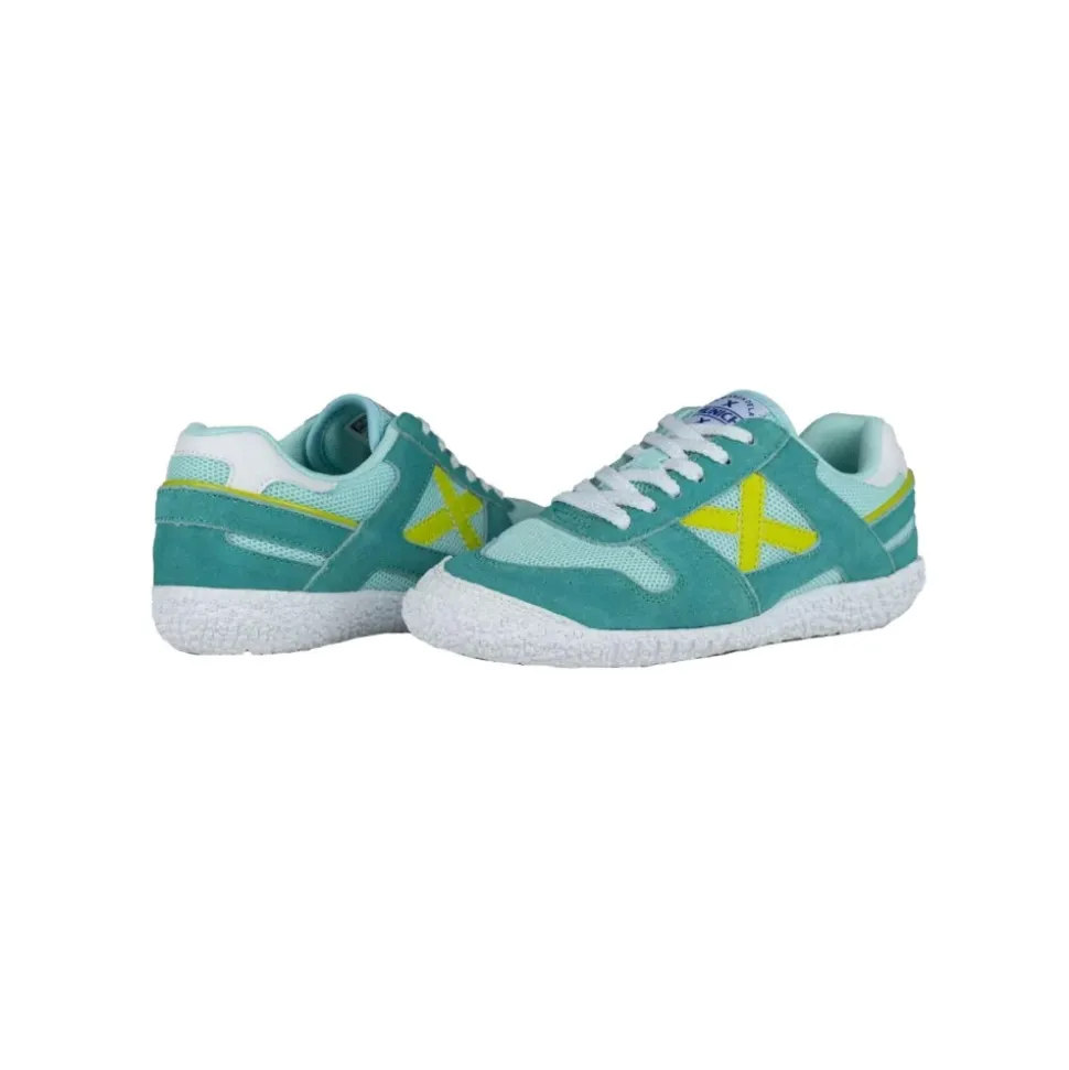 Sporty Sneakers for Barn