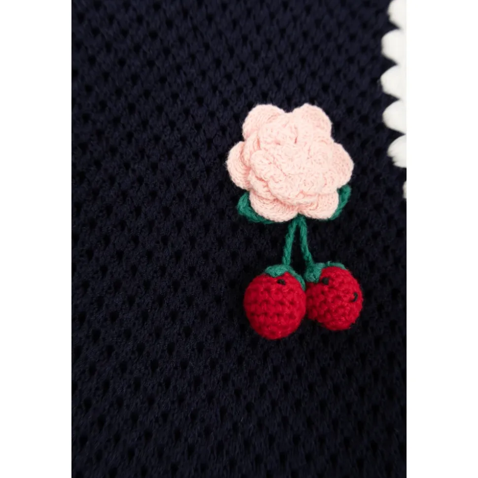 Strikket kjole med blomstermotiv