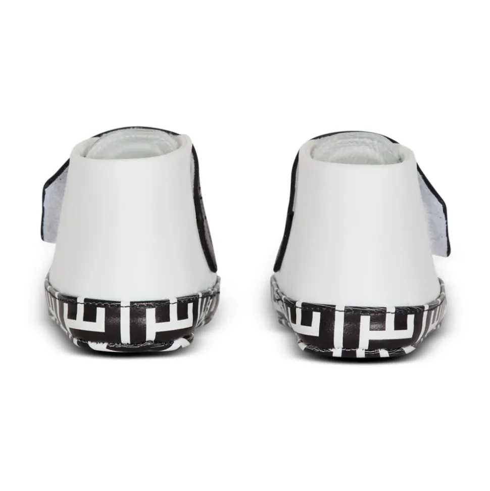 Tofargede sneakers med vintage logo