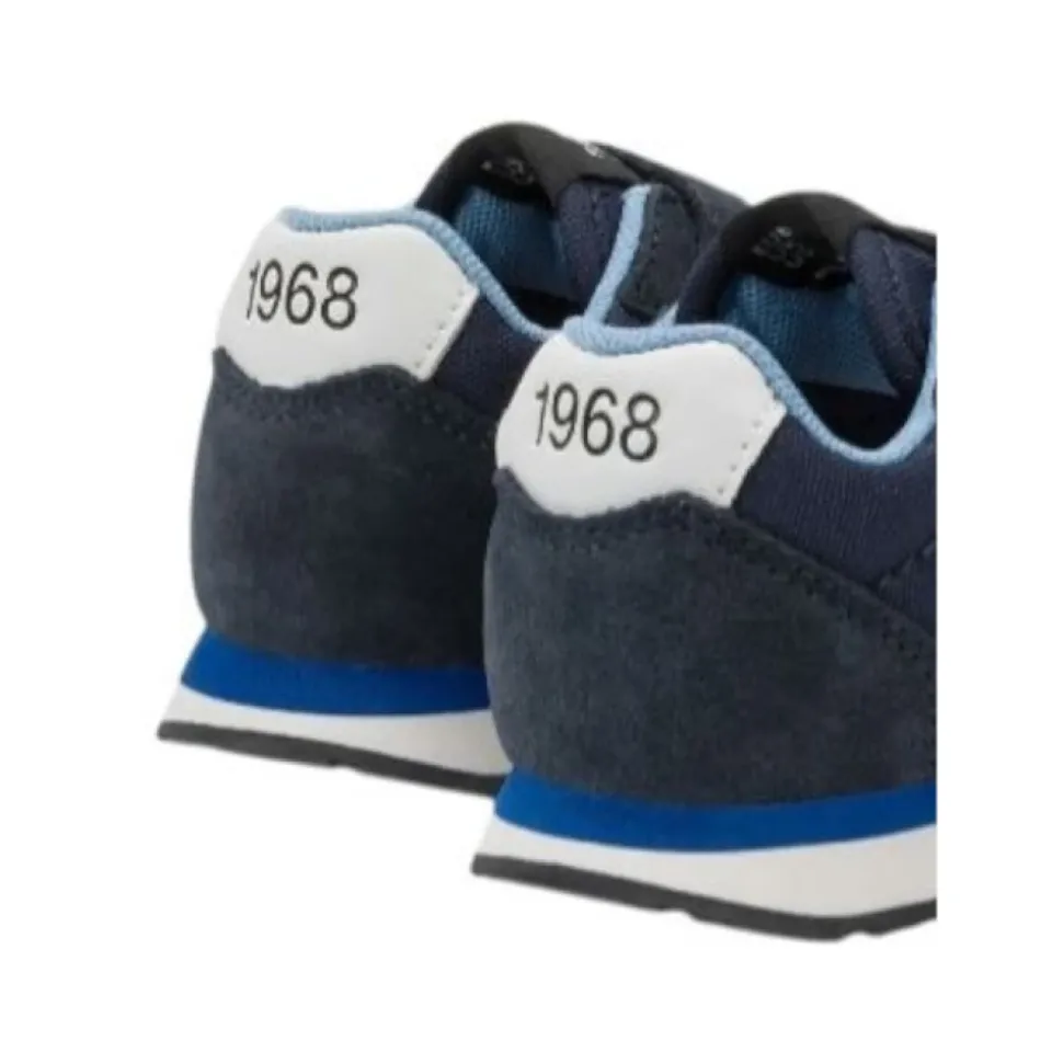 Tom Solid Sneaker